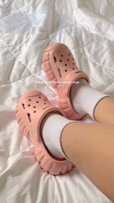 Ang pretty netong chunky clogs ng pose!! 😩💖 ang lambot niya sa talampakan ✨ #chunkyclogs #pose #slippers #MasMuraSaShopee #FreeCoinsInShopeeVideo
