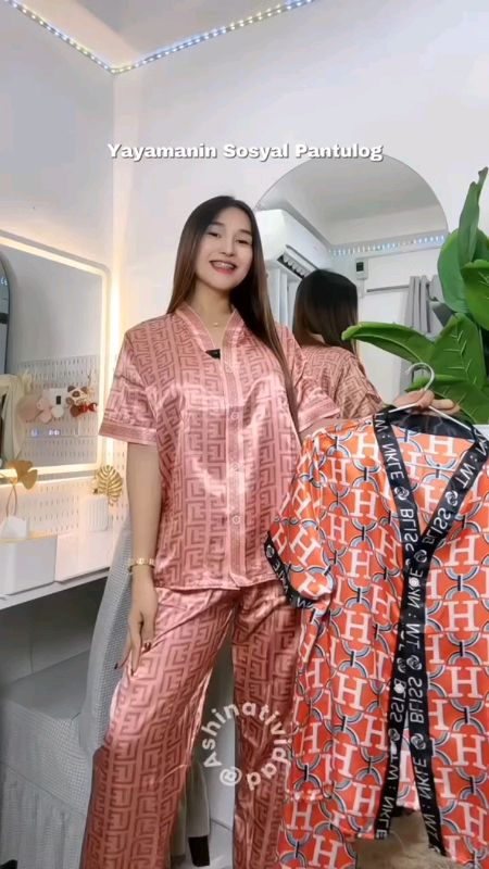 Silk Pajama Set Nightwear (elegant & comfy)
