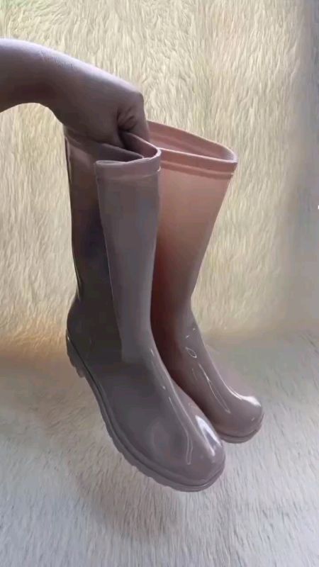 this rainy season 😍 #bota #rainboots