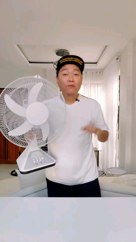 #solarelectricfan #SolarPowered #reachargeable #electricfanwithsolarpanel #trending #MasMuraSaShopee #HugotSaShopee #shopeefind #shopeebudol