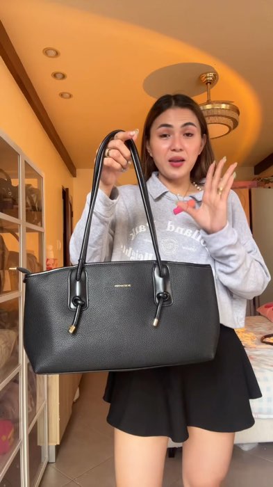 Napakaclassy ng bag, tas malaki na siya 👌 #shoulderbag #bostantenbag #classybag #womensbag