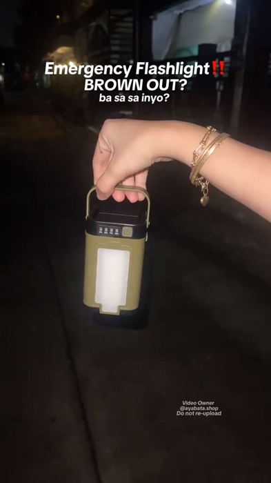 Easy to carry and use,it is all you need for camping light 😘#camping #lamp #multifunction #solarlamp #portable