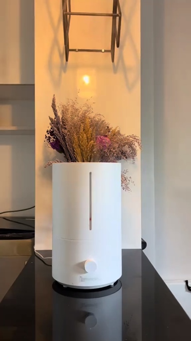 Fresh air made simple! ? The Xiaomi Humidifier 2 (4L) keeps your room comfy and clean all day.#homeessentials