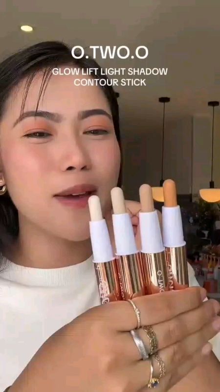 Check out O.TWO.O Highlighter Makeup Shadow Contour Stick Double Head For Brighten Face Cosmetics at 44% off! ₱152 only. Get it on Shopee now! https:/