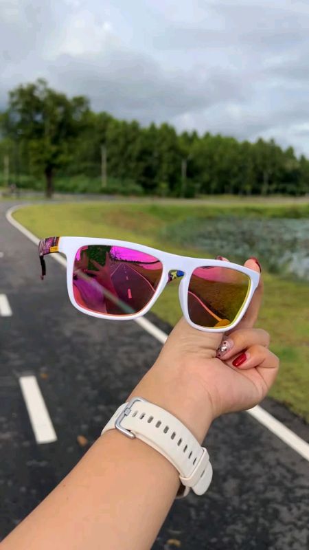 KAROS Fashion Polarized Sunglasses ✨ #polarizedshades #karos #sunglassesstyle #trending #MasMuraSaShopee #ViralProduct #shopeefinds #fyp #shopeeVideo