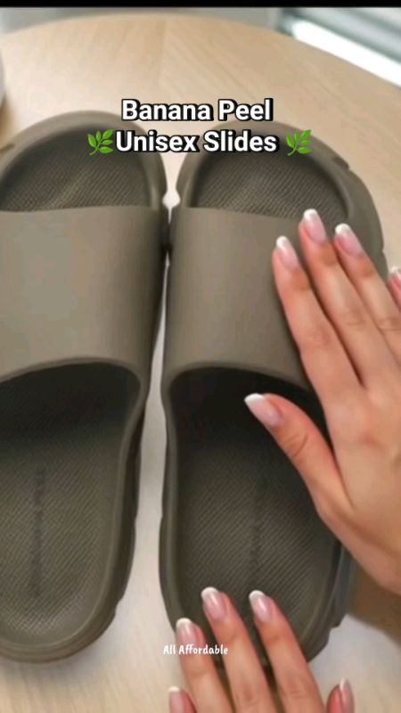 Banana Peel Kai Unisex Slides #bananapeelslides #slides #slidesslippers #bananapeel #slippers #unisexslippers #tsinelas #summerslippers