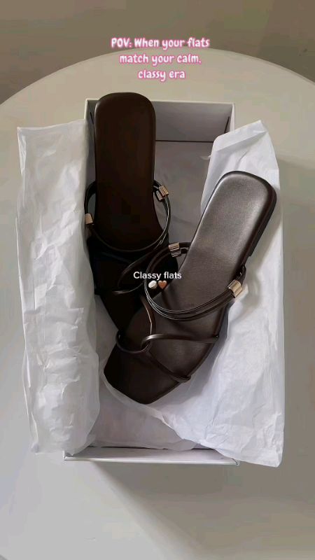 Classy flats you’ll reach for every day 🤍 Comfort meets timeless style. #classyflats #sandalsforwomen #slippersforwomen #comfysandals #flats #fyp