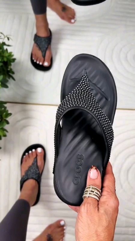#crocs womens getaway gems triangle flip in #freecoinsInshopeevideo #triangle #gems#getaway #flipIn #ShopeePHPaydaySale #MASMURASASHOPEE #💯✅❤️ #fyp