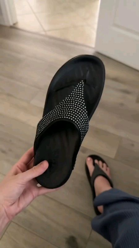 #crocs womens getaway gems triangle flip in #freecoinsInshopeevideo #triangle #gems#getaway #flipIn #ShopeePHPaydaySale #MASMURASASHOPEE #💯✅❤️ #fyp