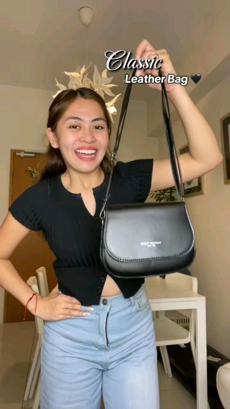 Classic new crossbody fashion bag #bag #crossbodybag #shoulderbag #FreeCoinsInShopeeVideo #Fashion