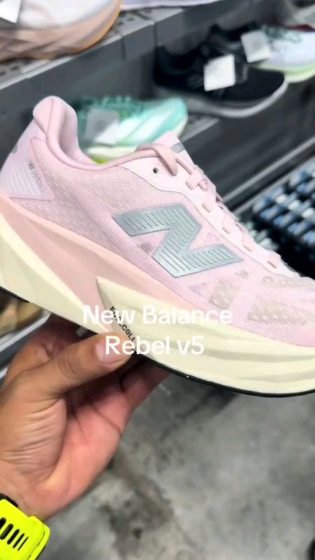 #newbalance rebell v5 womens performance running shoes #fyp #runningshoes #v5#rebell #affordable💯✅ #quality✅ #MasMuraSaShopee #freecoinsInshopeevideo