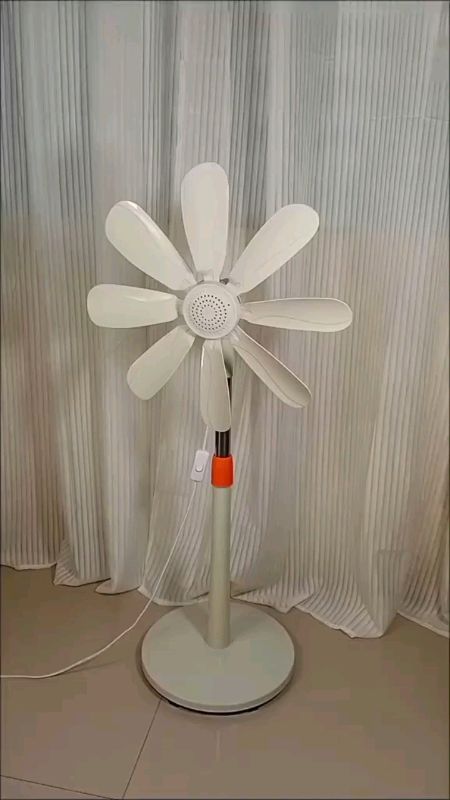 Stronger breeze, better comfort 🌬️✨ 8-blade stand fan—powerful, quiet, and efficient 😍#fan #standfan #Summer #comfort #strong #safe #tipid #trending