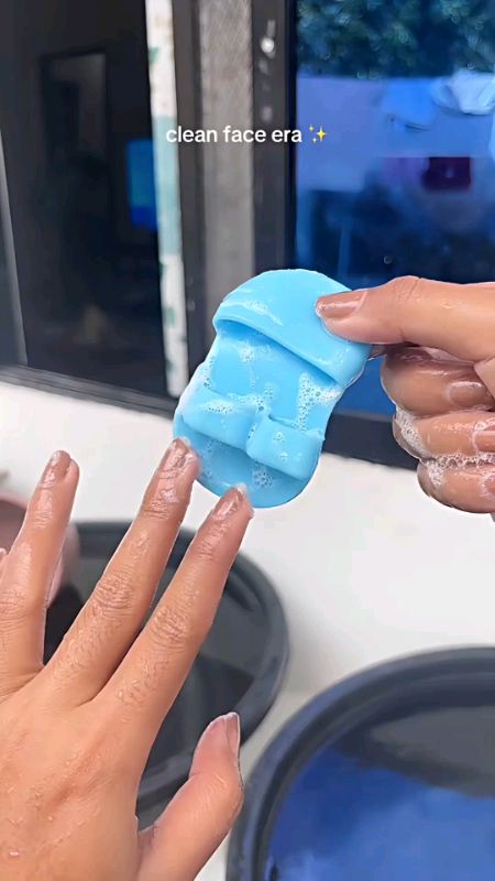 #FreeCoinsInShopeeVideo#stitch#fyp#MasMuraSaShopee#bestselling#sale#trending #viral#flashsa#siliconefacebrush#facialbrush#silicone#pores#skincaretools