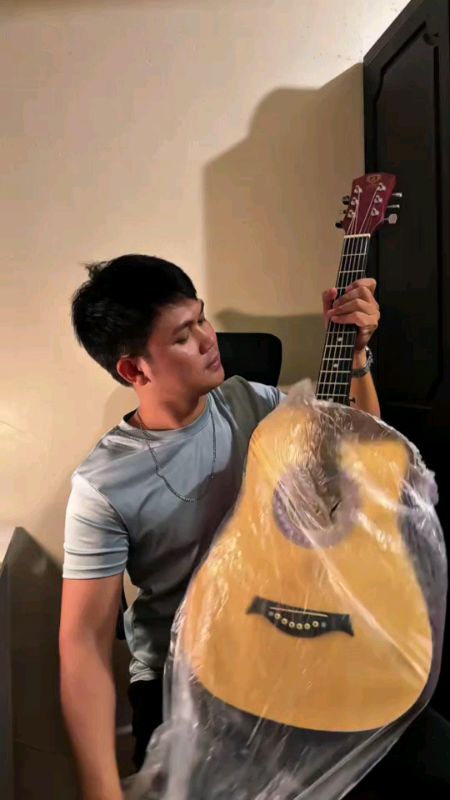 Heart string guitar acoustic guitar #trending #highquality #lowprice #acousticguitar #guitar #music #instrument #gitara #MasMuraSaShopee #fyp #cod