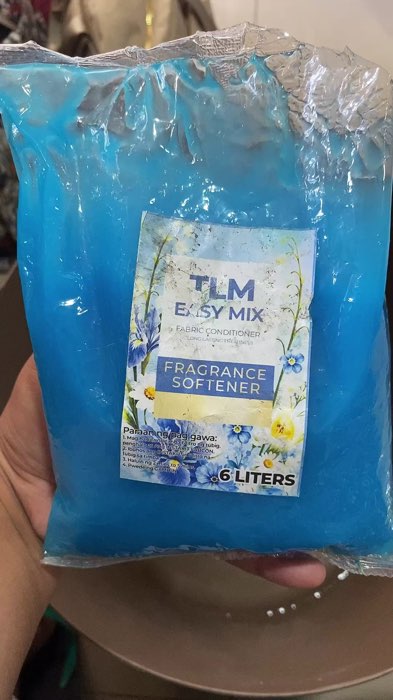 Enjoy long-lasting freshness! Get 6 liters of soft, fragrant clothes with TLM Easy Mix Fabric Conditioner.  #tlmhomecareph #fabricsoftener #easymix