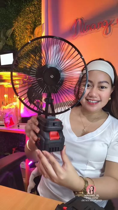 Eto yung small rechargeable electric fan na nag-sswing. #rechargeablefan #portablefan #electricfan #fan #emergencyfan