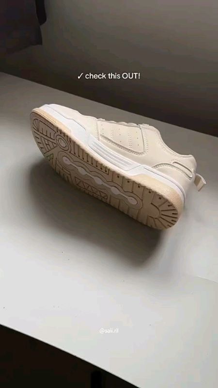 Corolla Sneakers