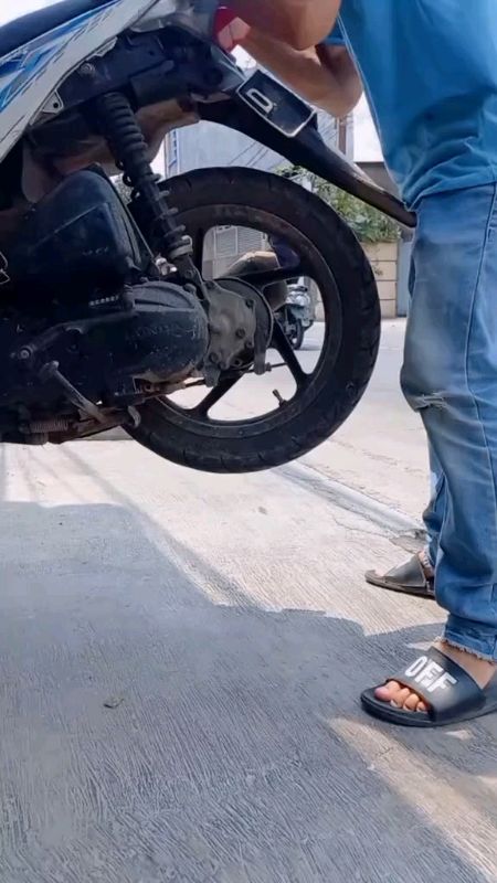 Shock for motorcycle #FreeCoinsInShopeeVideo #MasMuraSaShopee #trending #viral #fyp #shock #formotorcycle #highquality #mustbuy