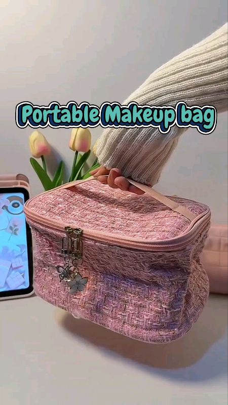 Portable Make up bag. #makeupbag #portablebag #portablemakeupbag #MasMuraSaShopee #FreeCoinsInShopeeVideo #fyp #trending #bag #cosmeticbag #Fashion