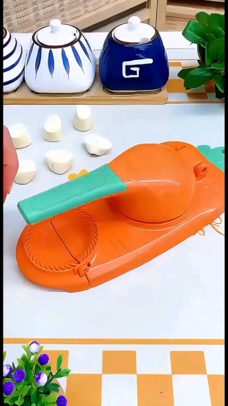 #dumplingmaker #doughpress #kitchengadgets #dumplings #cookinghacks #diycooking #siomai #shopeefinds #kitchenessentials #foodpreparation #empanada
