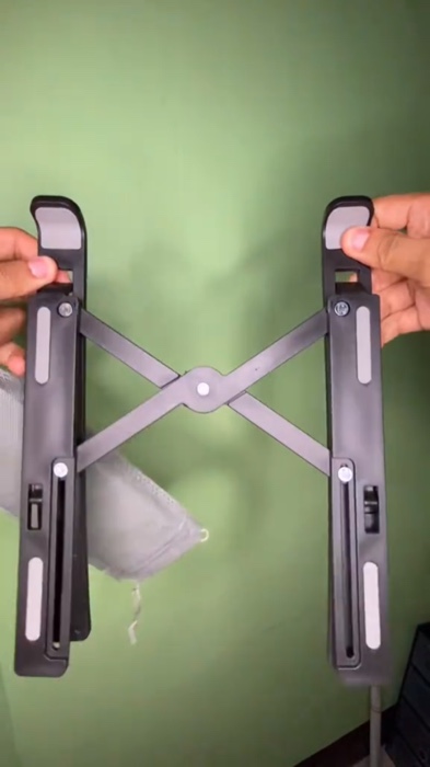 Tired na ba laptop mo sa init at awkward na pwesto? Upgrade with the Laptop Stand Single Fork Folding Lift Cooling Base! #laptopstand #foldable #fyp