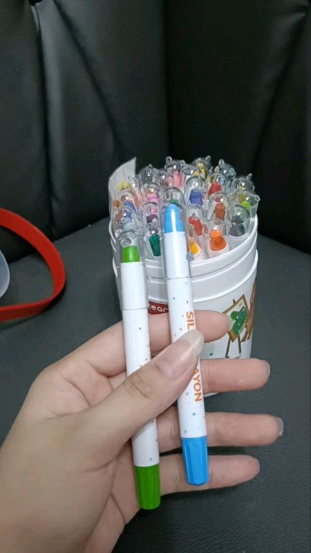 Twist up plastic colors washable crayons painting