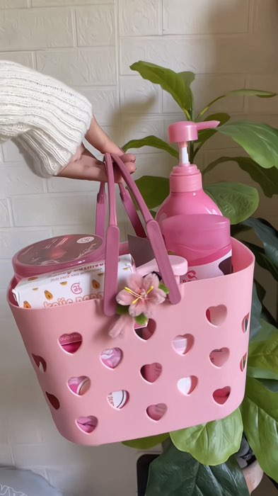 Cute bath essentials basket🌸 dami na pwede ma lagay mga mare. #showerbasket #bathessentialbasket #essentialsorganizer #cutebasket