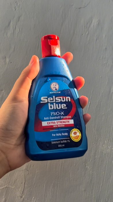 Stop Itchy Flakes Fast! #dandruff #antidandruff #haircare #scalpcare #sustainablebeauty #antidandruff #selsunblue #itchyscalprelief #scalpcaretips